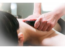 アーデウムの雰囲気（店主の腰痛も改善されたバザルトストーンを学びメニュー導入に。）