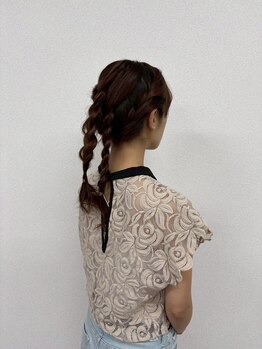 ミカヅキ 赤坂/三つ編み2段アレンジポニー!