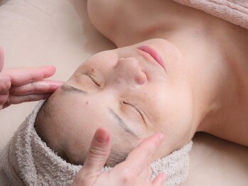 メロー(MELLOW)の写真/【ワンランク上の美肌】くすみ・たるみ・しわ改善!次世代ハーブピーリング《REVI 陶肌トリートメント》