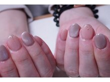 プチリリィ(Petit Lily)/控え目カラーのマグネットジェル