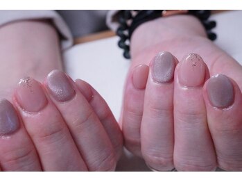 プチリリィ(Petit Lily)/控え目カラーのマグネットジェル