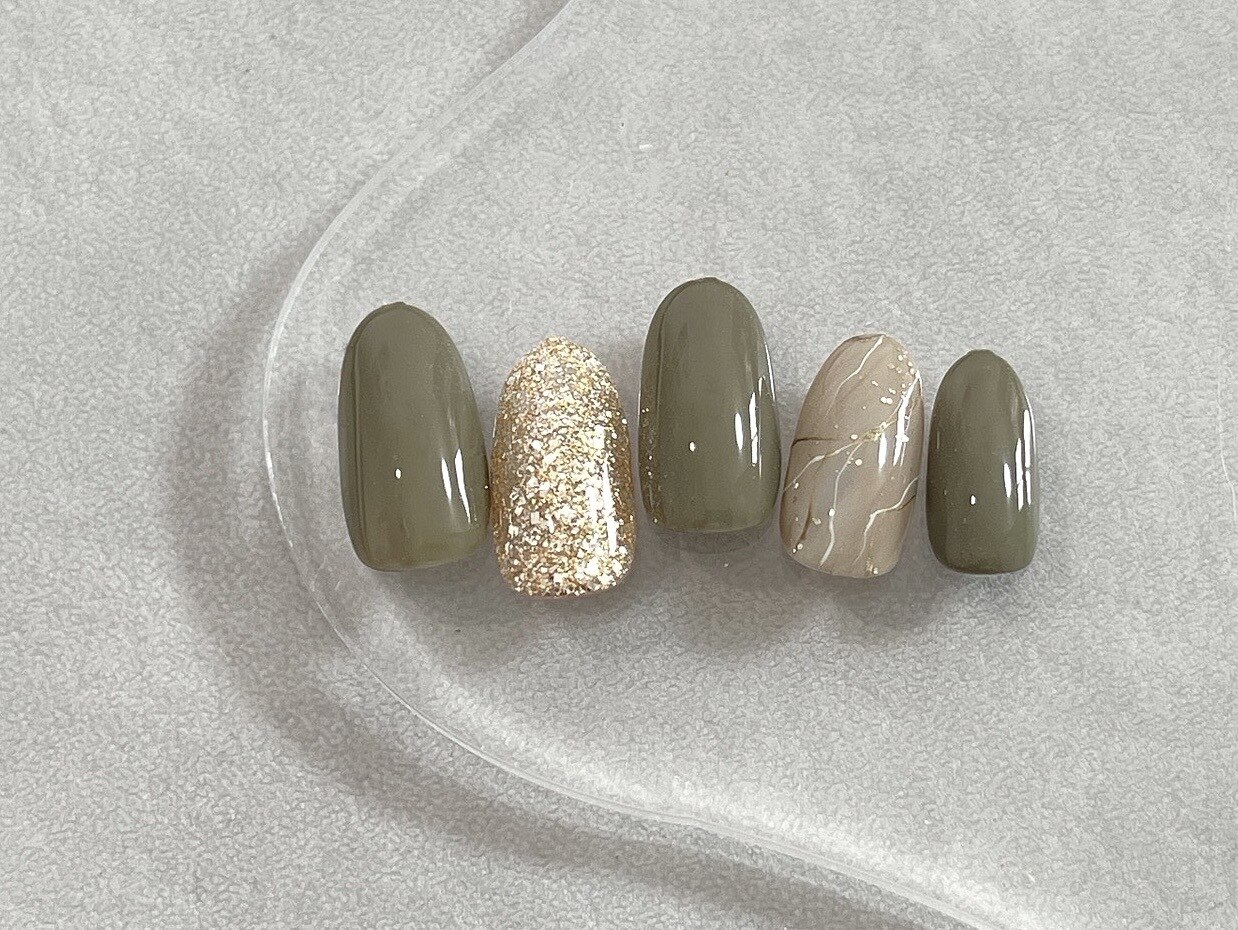 2026年冬トレンド】グリーン（緑）のネイルデザイン集｜人気順