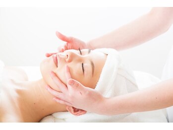 ブランシェ 高岡店 × 椿/ハンドマッサージ