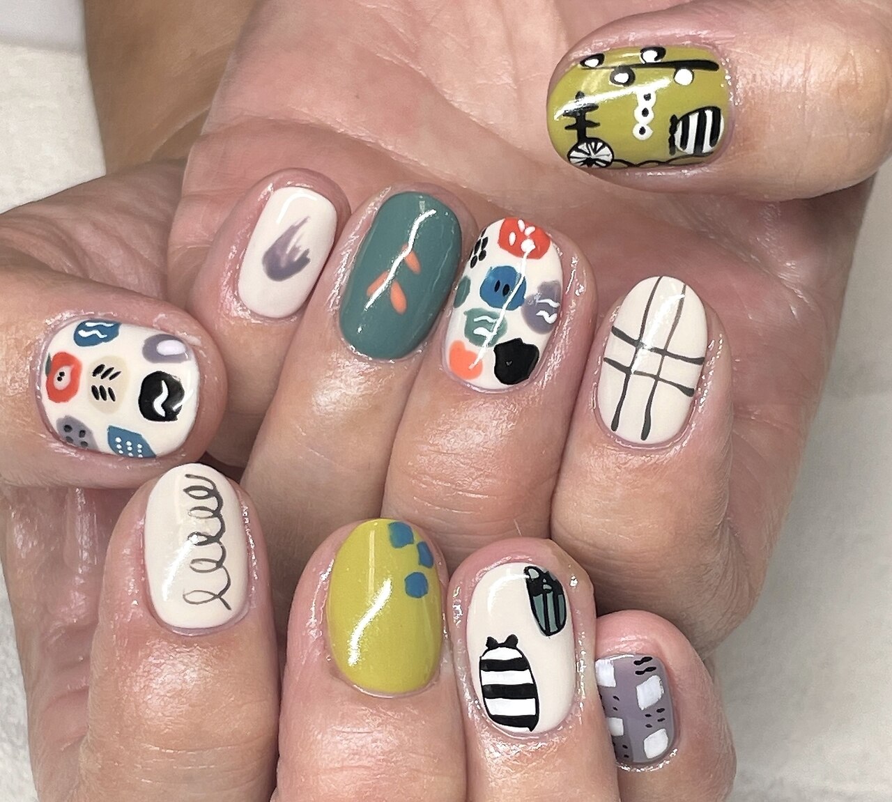 【BANANAMAN】手描きアート 2025年秋手描きアートネイルデザイン[ネイルデザイン・ネイル