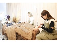 ネイル・アイ同時施術ＯＫ!忙しい女性は一秒たりとも無駄にできない!そんなあなたはぜひ1stNAIL&eylashheへ