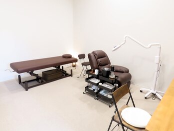 トナリ(tonari)/施術室風景