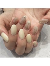 タイニーネイル(tiny nail)/イエロー×ラメのアシメネイル