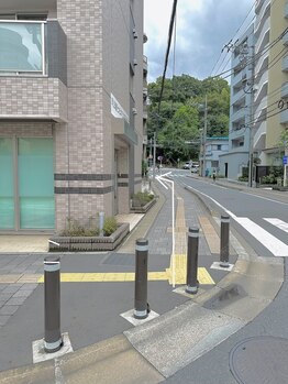 アイラッシュサロン ブル 松戸東口店(Eyelash Salon Bull)/6.交差点左側のアパート