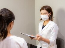 スカルプラボ 倉敷店(Scalp Lab)の雰囲気（マイクロスコープでの頭皮チェックはお客様と一緒に確認しながら）