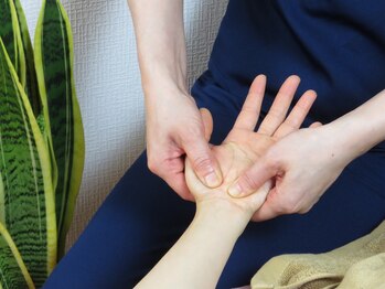 本格台湾式マッサージ 優心苑/施術風景（ハンドマッサージ）