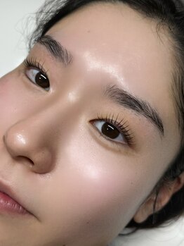 エメ(aimee)の写真/【12/5 NewOpen★夜22時まで】うるんと”大人かわいい”束感まつげ＆美眉で一気に垢抜けフェイスに◆