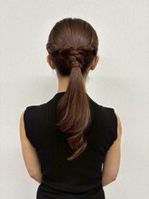 ミカヅキ 赤坂/シンプルアレンジローポニーヘア