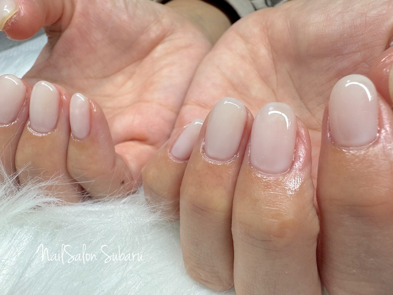 2026年冬トレンド】ホワイト ワンカラー ハンドのネイルデザイン集
