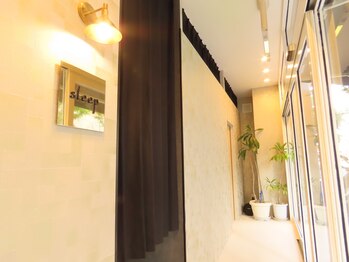 スリープ 五日市駅前店(sleep)/道沿いの1階店舗で明るい待合♪