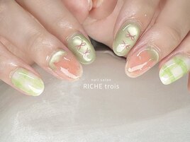 春5月ネイルに！いちごネイル