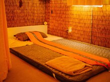 トゥクトゥク/カーテンで仕切られた空間