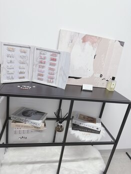 エクレ(E'clat)の写真/【プライベート空間でネイルを楽しめる♪】落ち着いた雰囲気の店内で美しい指先に…丁寧なカウンセリング◎