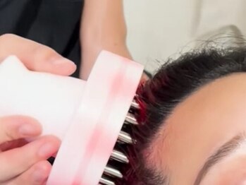 アクシア(AXIA)の写真/ドライヘッドスパで頭皮の洗浄を行いながら疲れにも効果◎極上のヘッドスパで頭も気分もリフレッシュ!