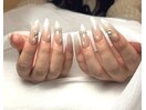 マグネット×白グラ上品ネイル