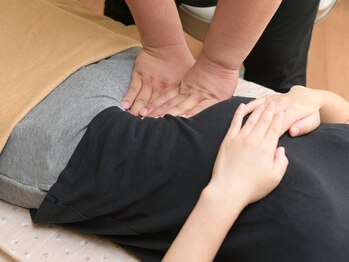 尾張旭整体院/腹部の施術例