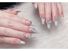 豊富なカラーと最新海外ネイルパーツが多数揃う