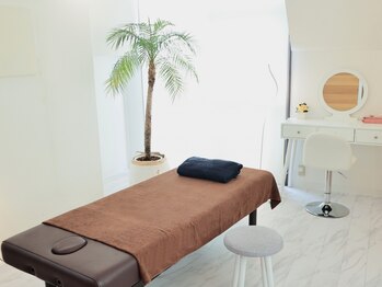 サロン オラオラ(salon olaola)の写真/【清潔感のある白基調】個室でゆったりとした時間を♪お疲れの部位を中心とした施術で、極上の癒しを提供＊