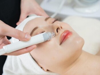 骨盤ダイエットサロン カンフリエ(camphrier)の写真/大人気ハイドロ毛穴洗浄で黒ずみ・たるみ改善、ニキビケア♪頑固な毛穴汚れを丁寧に施術!