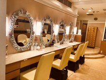 パウダールームにご案内