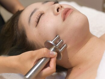 エデルビューティー(ederux beauty)/特殊な機器で立体美小顔に◎