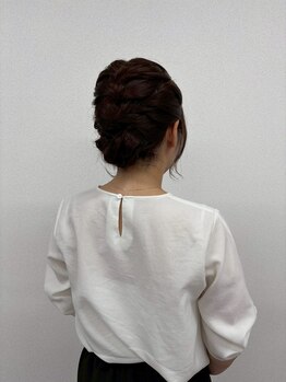 ミカヅキ 赤坂/編み込みまとめ髪ヘアセット王道