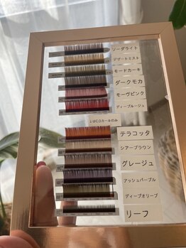 パフューム(Perfume)の写真/カラーエクステ、パーマのように上がって見える、Ｌカールのエクステが3種類。あえて上がらないＩカール。