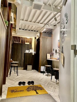 梛(nagi)/エレベーター降りればすぐ扉です