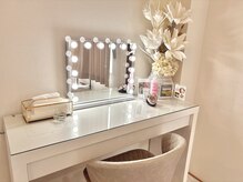 ナビ ビューティー(NABI Beauty)の雰囲気（【メイクブースあり】白、ゴールド基調のこだわり空間◎）