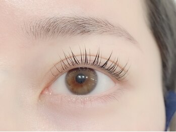 クープラスアール 銀座並木通り店(Kuu+R)の写真/【新規☆トリートメント付きまつげパーマ(上)4000円】まつげ全体を均等にカールし、クルンと上向きに♪