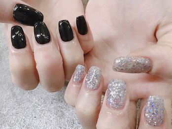 プライズアイリス アイラッシュ 池袋東口店(prize Iris eyelash)/アシメグリッターネイル