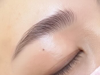 アイラッシュサロン マナ(MANA)の写真/新しくなった《ハリウッドブロウリフト》ふわっと自然な垢抜け眉も、外国人風も選べる♪HBL講師サロン★