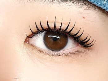 ヒッポ(Hippo)の写真/【＆healthy】まつエク×まつげパーマの最新技術！自然な束感でナチュラルなのに印象的な目元に＊