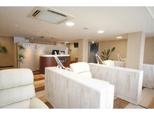 エメローズ 心斎橋店(AIMEROSE)/広々とした店内