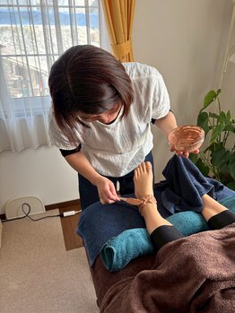 マカイ ハレ(MAKAI HALE)/足首足裏へのパック中