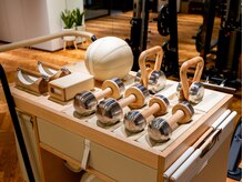 ラグジュアリージムヨコハマ 関内店(LUXURY GYM YOKOHAMA)の雰囲気（【こだわり】スタジオ内の備品も気分のあがるもので統一してます）