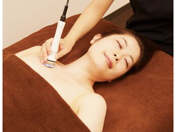 楽々整体院/新型機器ハイパーナイフ6施術