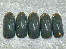 ネイルアンドアイラッシュ ネネ/カーキ　秋ネイル　スタッズ