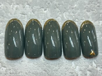 ネイルアンドアイラッシュ ネネ/カーキ 秋ネイル スタッズ