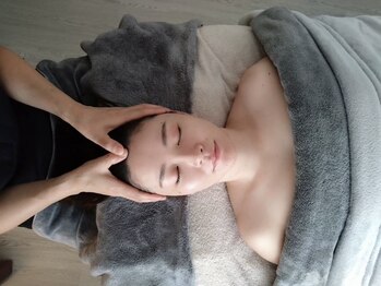 キュアボディ(Cure Body)の写真/日焼け跡後のシミ予防に！紫外線をケアし、美容液導入で小顔効果も◎ホウレイ線・たるみ改善へ！
