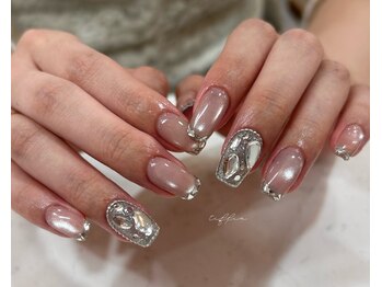 ネイルサロン ティフィン(tiffin)/~ガラスフレンチ×埋め尽くし~