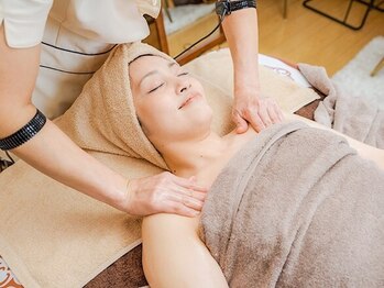 シミ・シワ・たるみケア専門店 越前屋の写真/年齢を重ねるほどにもっと美しく。お悩みに働きかける美容液で細胞からしわ・たるみを改善します。