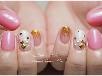 ネイルサロンアンドスクール エーアール(AR)/丸いホログラムが可愛い♪