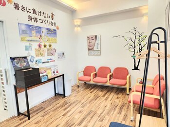 にしぐち鍼灸整骨院 玉串院/広々とした待合室★