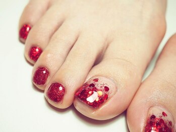 サロン ド ミミ(Salon de 33)の写真/【皆に見せたい♪自信の持てる足元へ！】丁寧な角質ケア&フットネイルで美しく、気分が上がる足先を演出♪