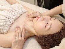 コスメ ニシヒロ/人気のデコルテマッサージ